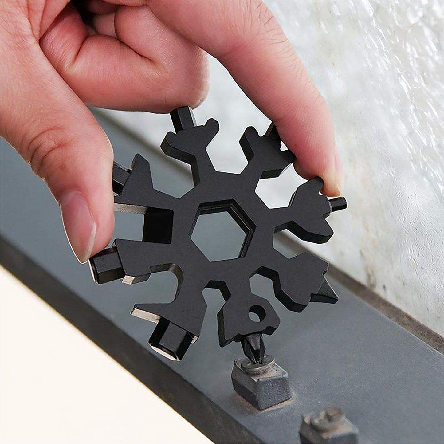 Wukusy 18-in-1 snowflake multi-tool with bottle opener, flat and Phillips screwdrivers, wrench, compact and durable for outdoor use