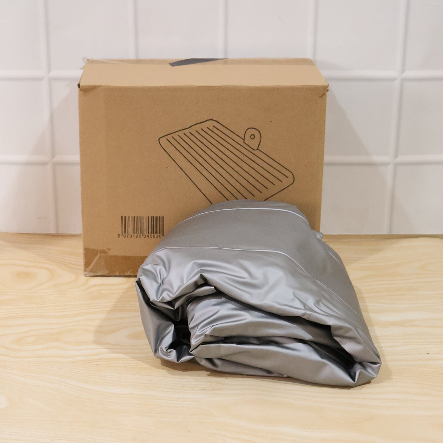 Wukusy portable grey car air mattress bed set with pump and pillows, inflatable for comfortable travel and camping use