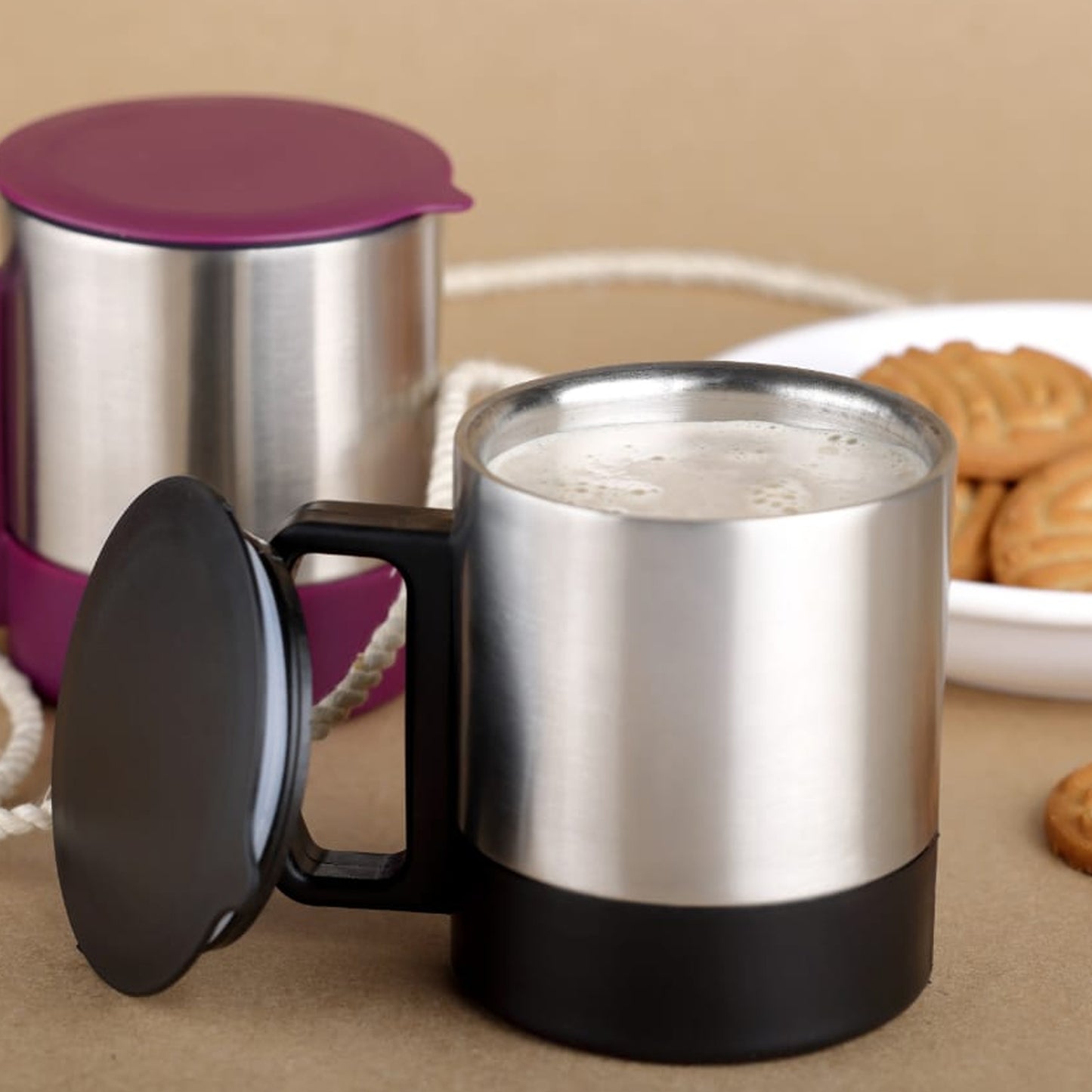 Wukusy stainless steel coffee and tea mug with lid, double wall insulated design, handle, and easy-to-carry feature.
