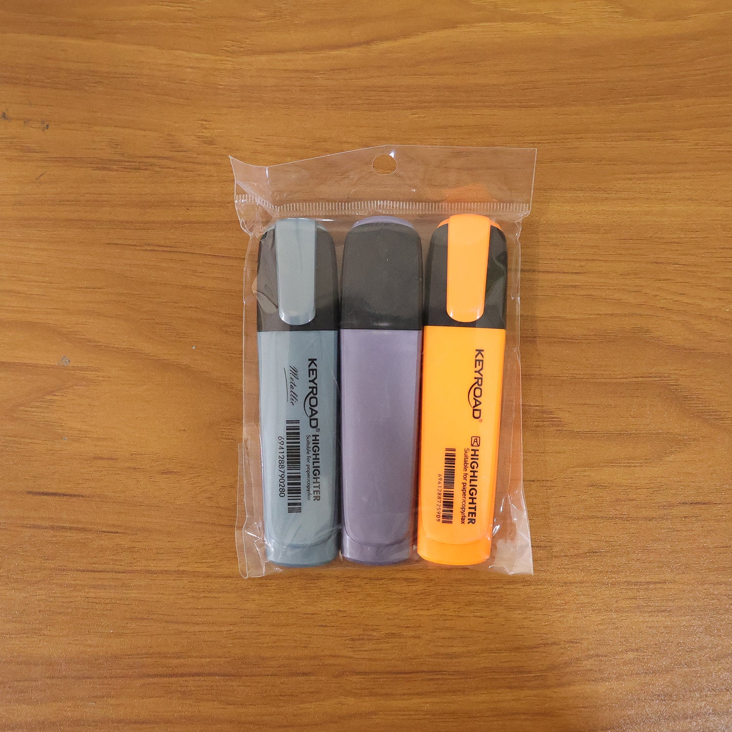 Set of three Wukusy highlighter marker pens with vibrant ink colors on a white background