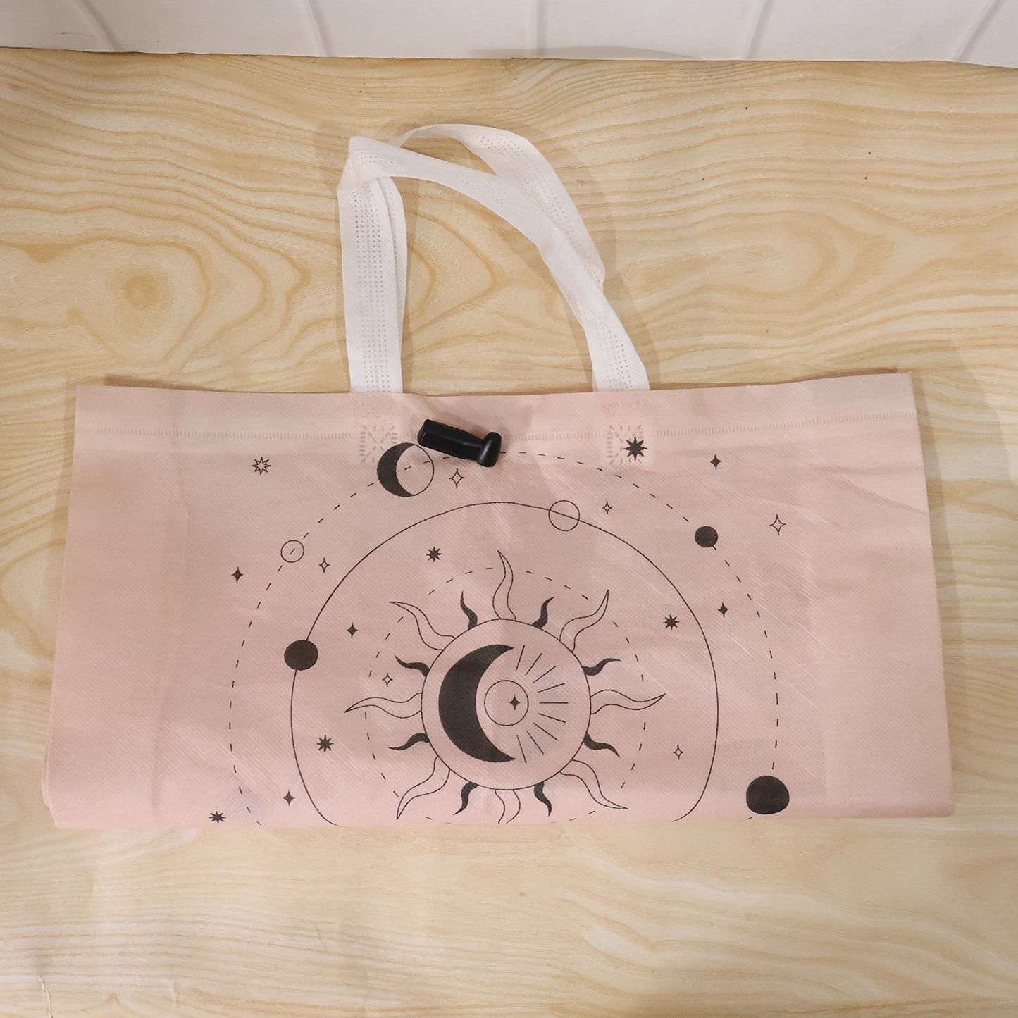 Wukusy multipurpose carry hand bag with lock system, 46x42 cm, featuring sturdy handles and secure locking mechanism.