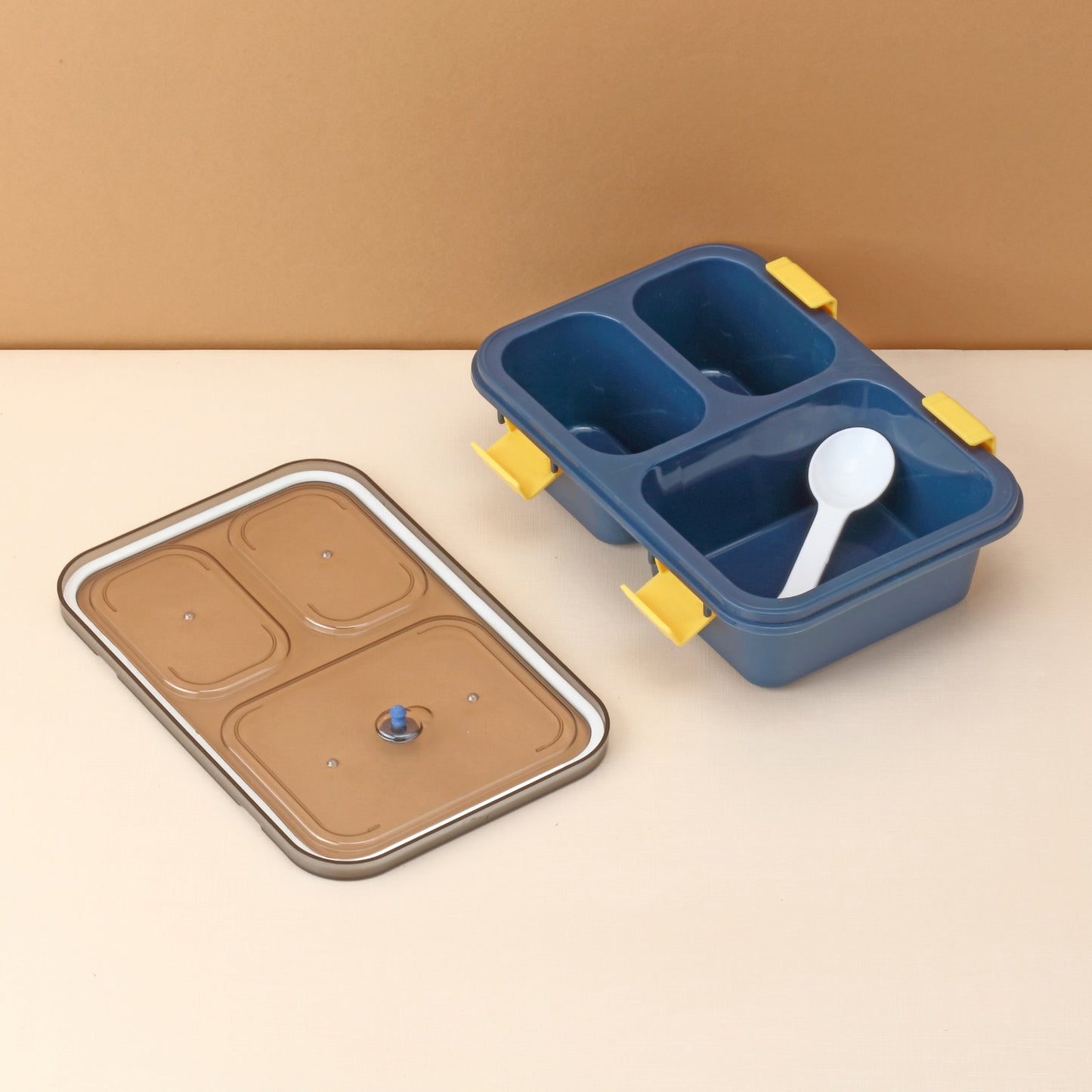 Wukusy 5627 plastic kids' lunch box with three compartments, insulated for school, office, boys and girls.
