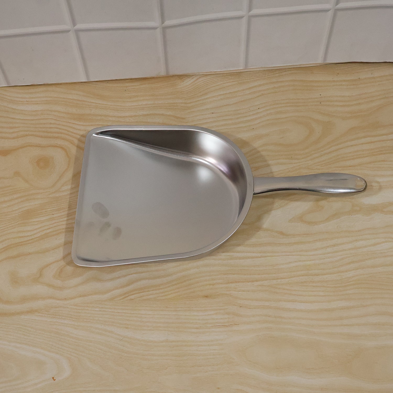 Wukusy heavy duty stainless steel dustpan with handle, sturdy metal dustpan for sweeping and cleaning floors.