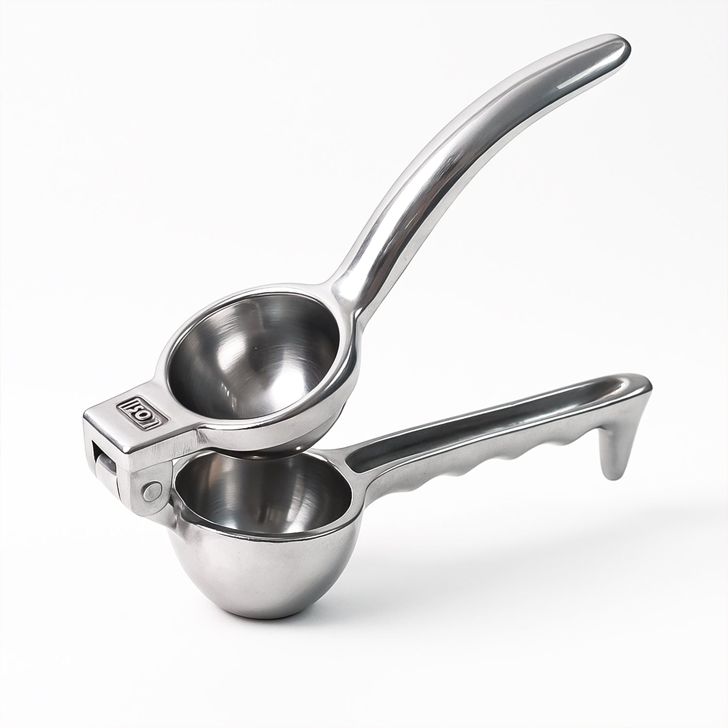 Wukusy Supermom aluminum lemon squeezer with ergonomic handle and sturdy design for efficient citrus juice extraction.
