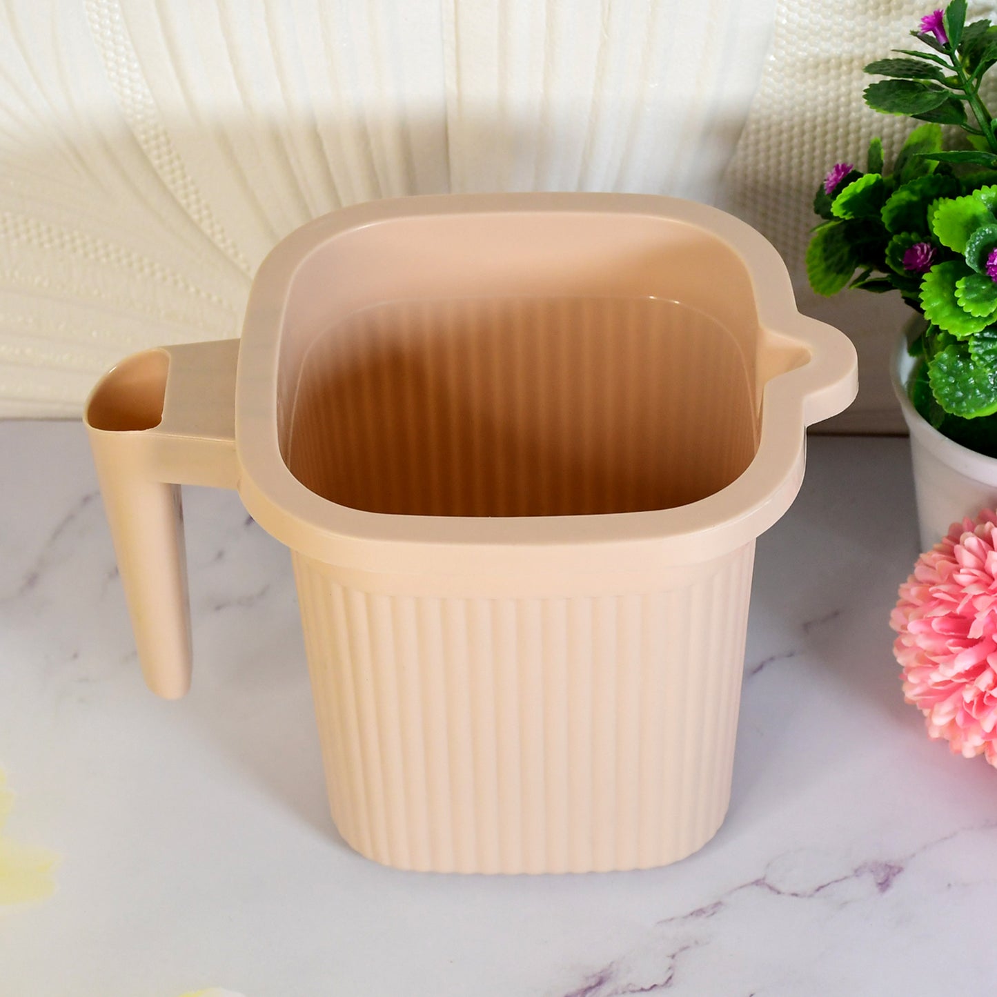 Wukusy plastic square bath water mug in mix colors, 1000ml capacity, suitable for home and kitchen use.