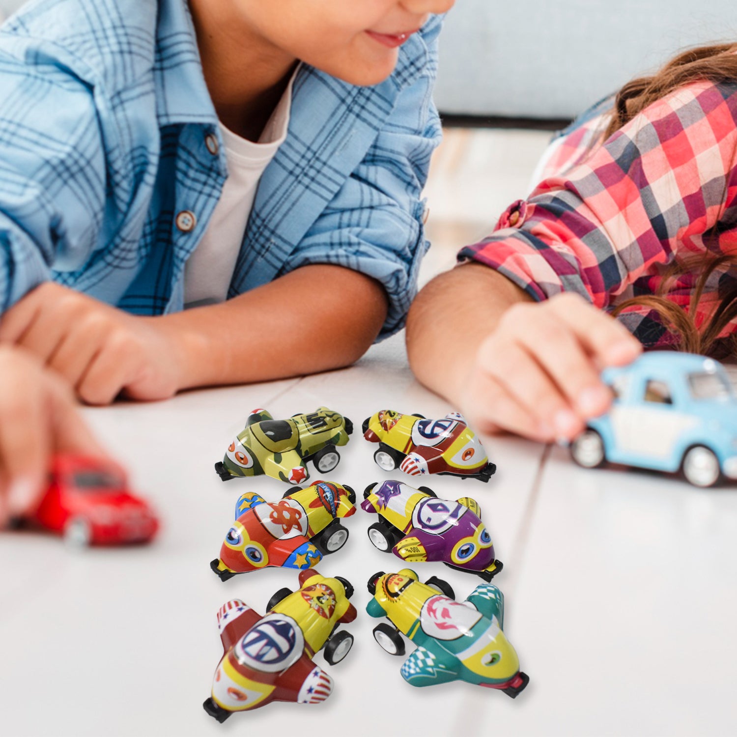 Set of 12 Wukusy mini pull back plastic cars and airplane toys, colorful cartoon PVC toys for kids, small and lightweight.