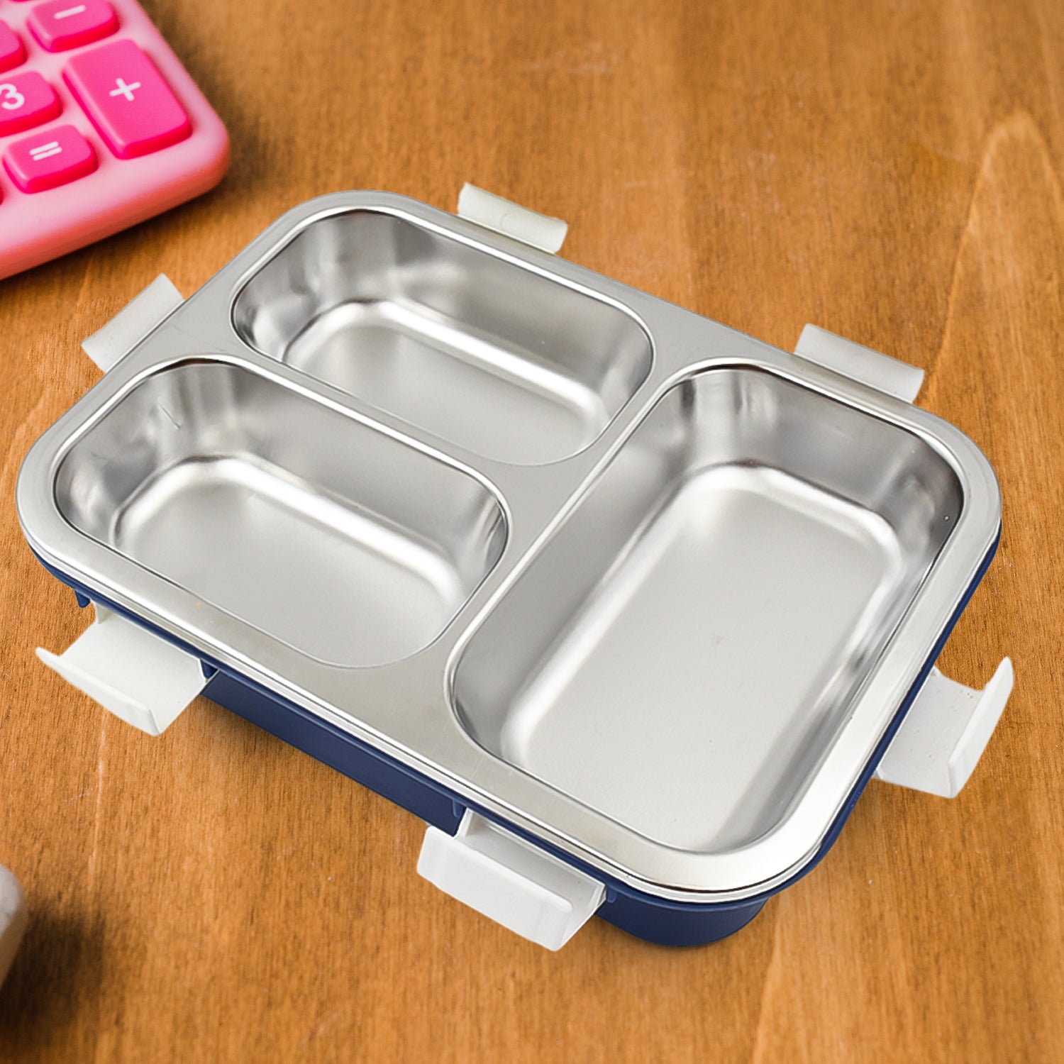 Wukusy 5500 stainless steel 3-compartment lunch box for kids and adults, transparent lid, insulated for school or office use.