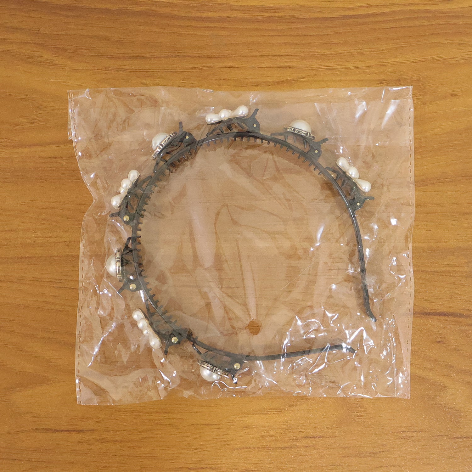 Luxury pearl floral hair band for women and girls by Wukusy, featuring elegant pearl and floral design for special occasions.