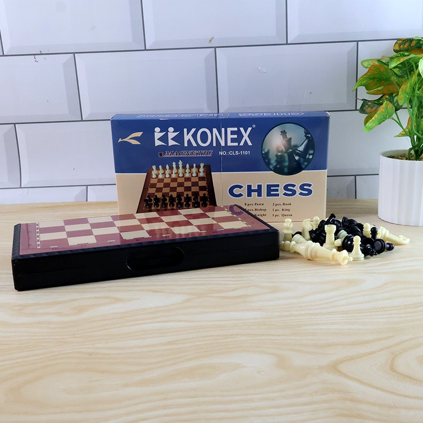 Foldable magnetic chess board game set by Wukusy, 24x24 cm, with chess pieces on a compact, portable playing surface.