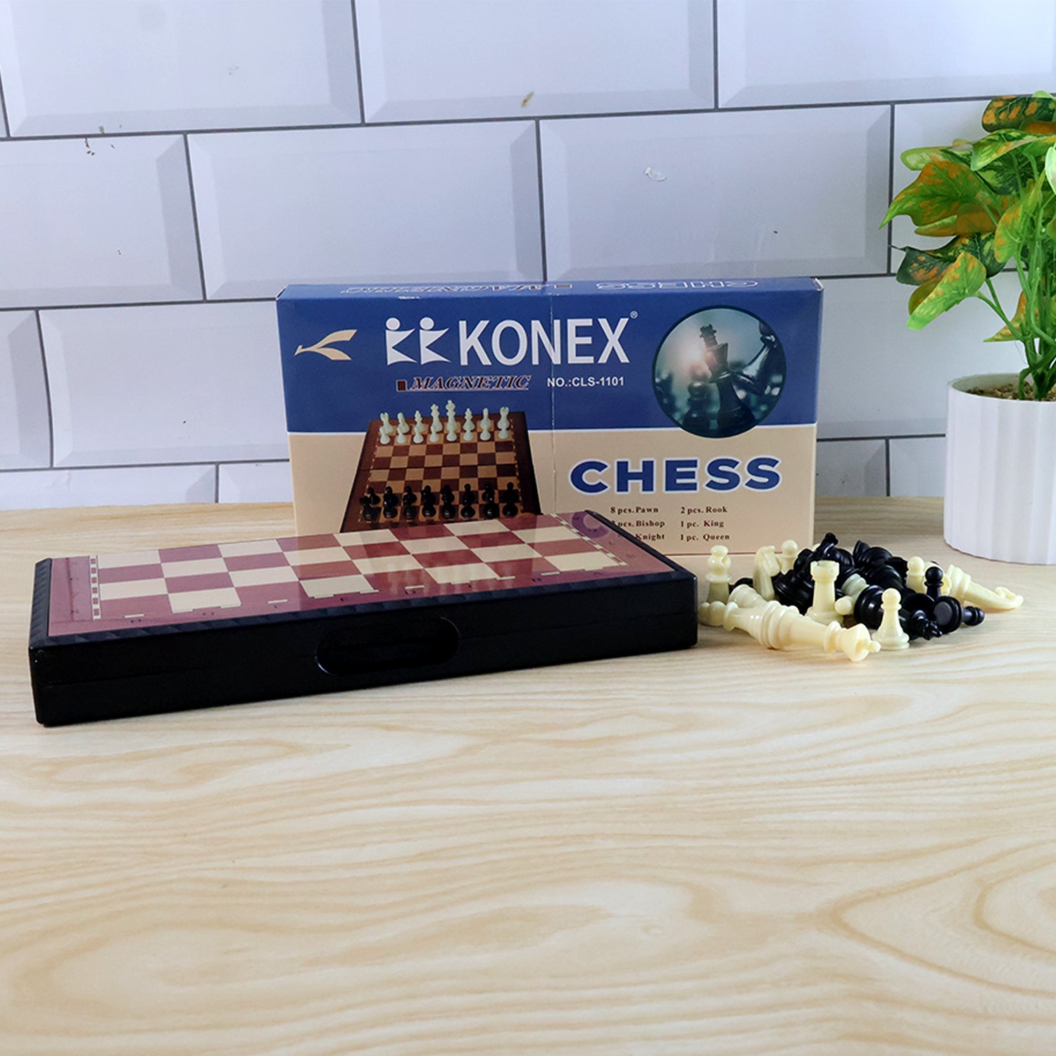 Foldable magnetic chess board game set by Wukusy, 24x24 cm, with chess pieces on a compact, portable playing surface.