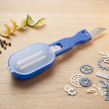 Wukusy fish scaler scraper with lid, designed for removing scales and cleaning fish skin in the kitchen, shown with the lid attached.