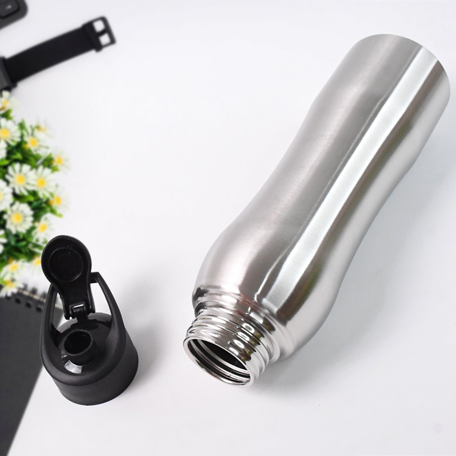 Stainless steel Wukusy double wall vacuum-insulated 1000ml water bottle with a sleek design for home and kitchen use.