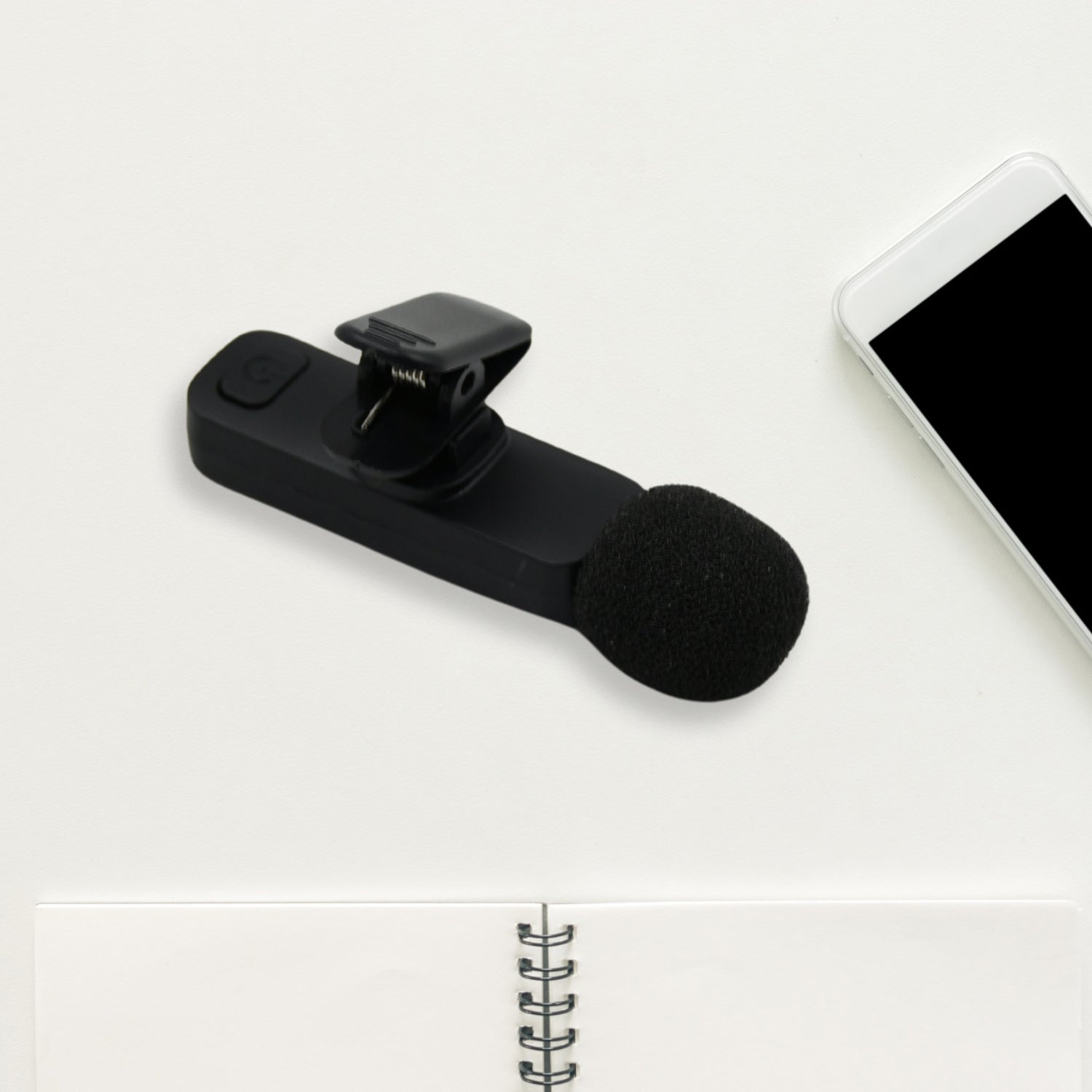 Wukusy wireless lapel microphone with noise cancelling and Type-C connection for iPhone, ideal for live streaming and mobile recording.