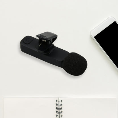 Wukusy wireless lapel microphone with noise cancelling and Type-C connection for iPhone, ideal for live streaming and mobile recording.
