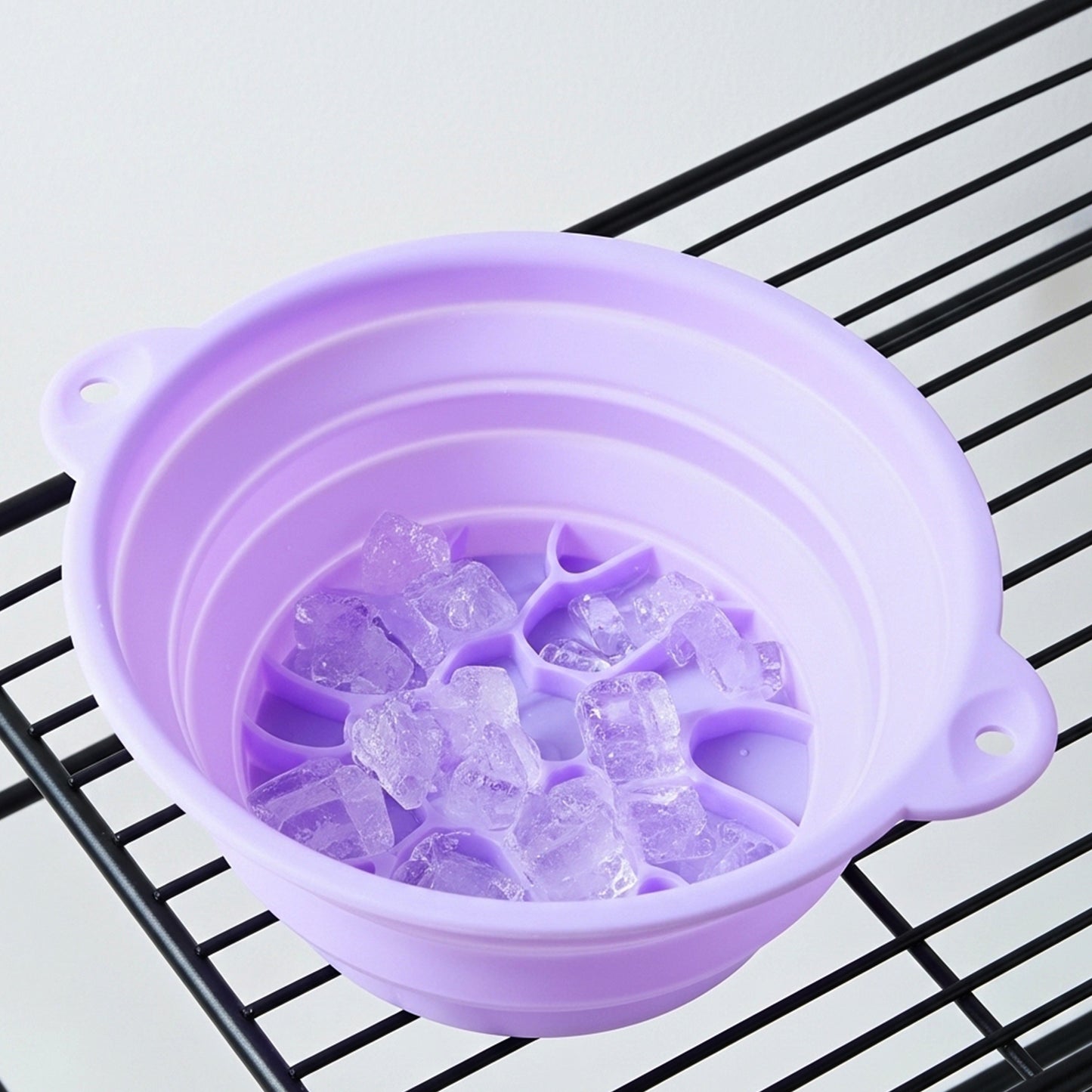 Folding silicone facial ice bath bowl by Wukusy, compact and flexible for skincare and facial cooling routines.