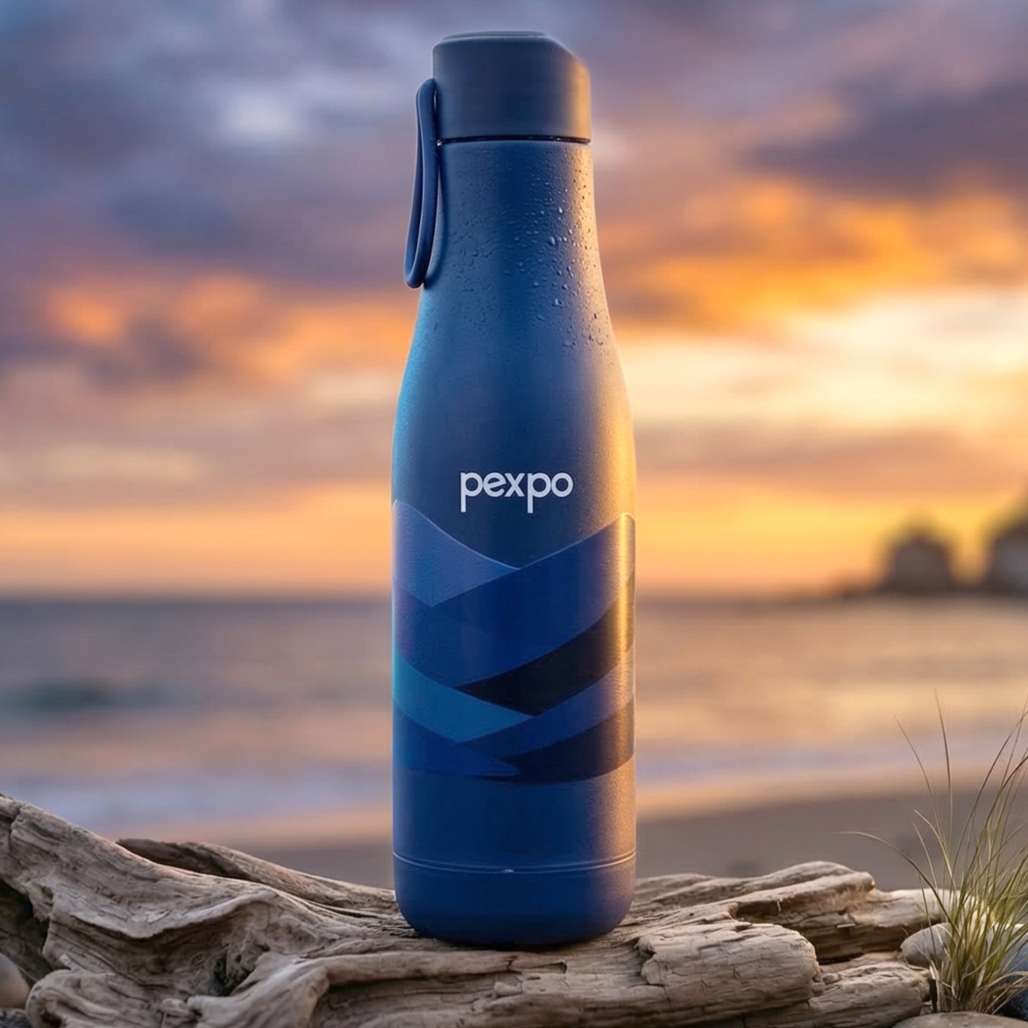 Wukusy Pexpo Infinity Art 750ml stainless steel vacuum insulated water bottle with sleek design and secure lid.