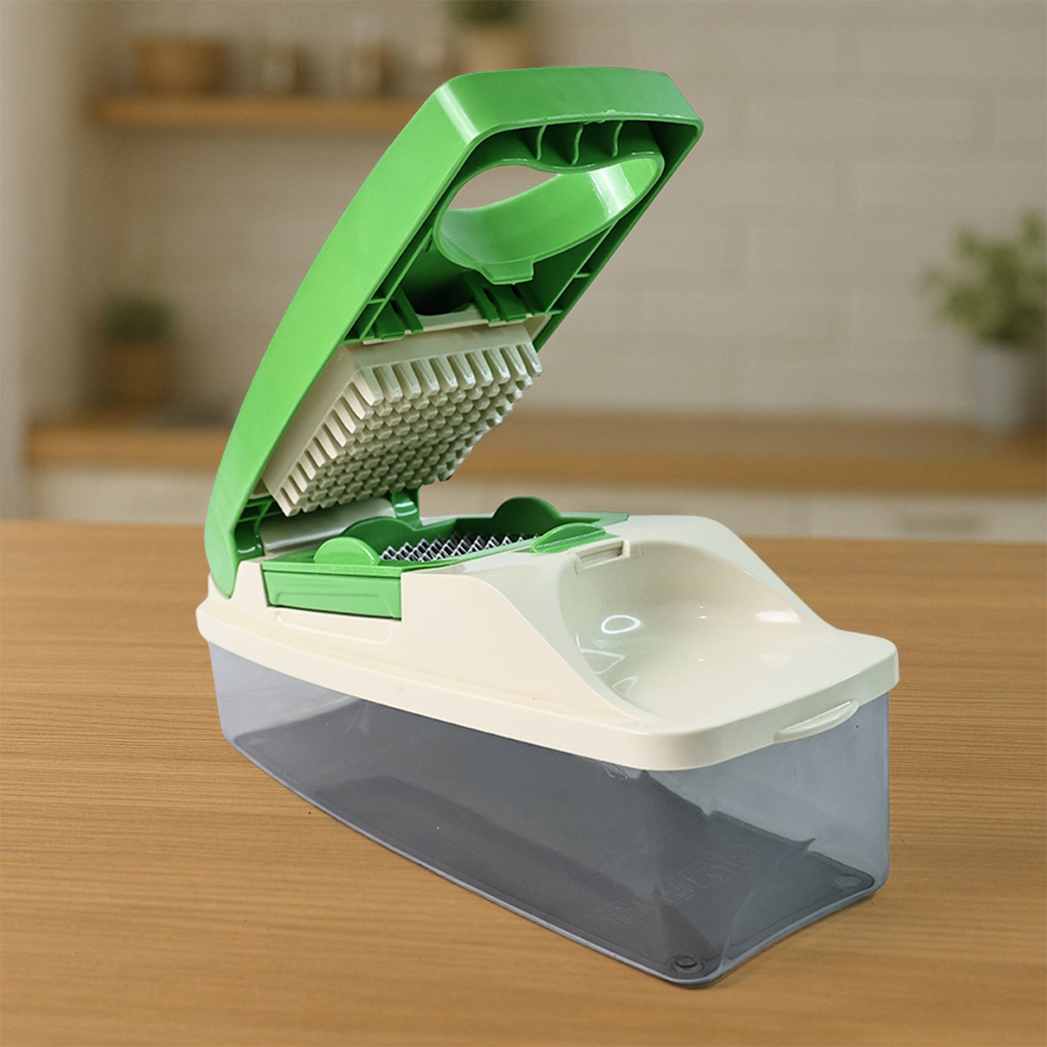 Wukusy Supermom Quick Nicer Dicer multipurpose vegetable and fruit chopper with stainless steel blades and colorful container.
