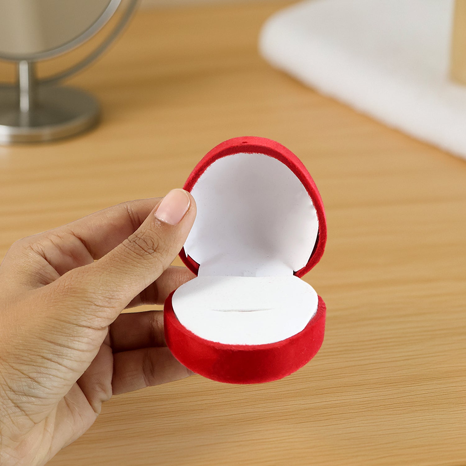 Heart-shaped velvet jewellery ring box by Wukusy, premium accessories storage with soft interior and elegant design.