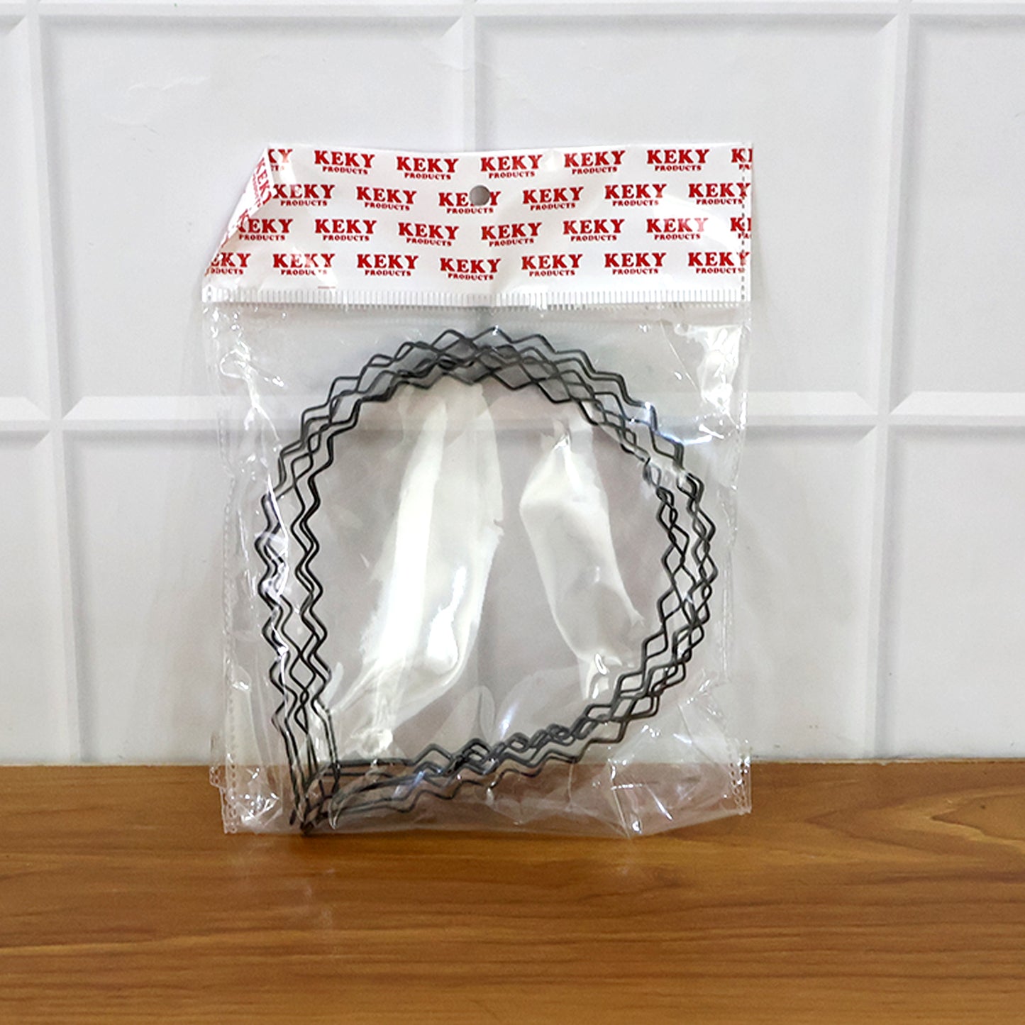 Set of six Wukusy metal zigzag hair bands for men and women, stylish and durable hair accessories.