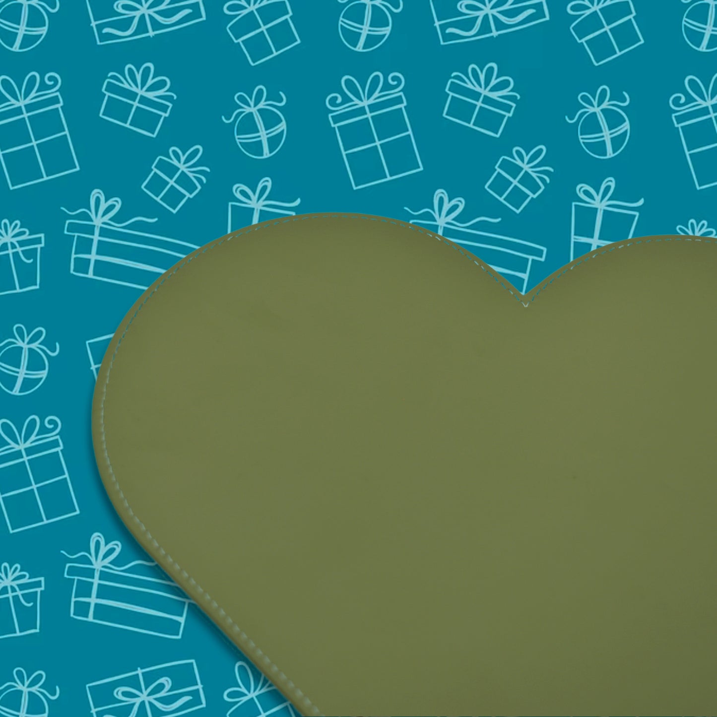 Wukusy 4040 heart-shaped art board with thick pad, ideal for office art projects, featuring a smooth heart shape surface.