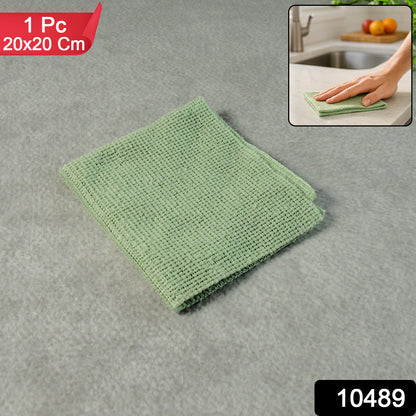Wukusy microfiber cleaning cloth, 20x20cm, ideal for home and kitchen surfaces, soft and lint-free cleaning fabric.