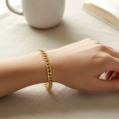 Wukusy classic gold finish chain link bracelet for men and women, showing a close-up of the sleek, shiny gold jewelry piece.