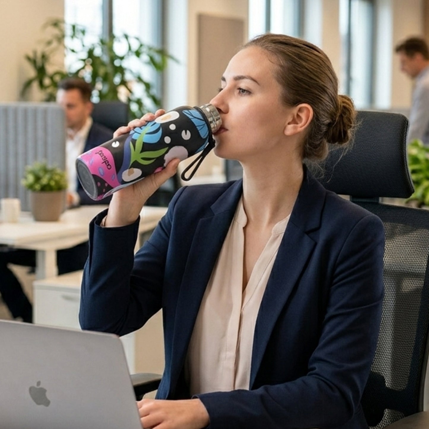 Wukusy Pexpo stainless steel printed water bottle, 800ml capacity, with colorful design and screw-on lid, on a white background.