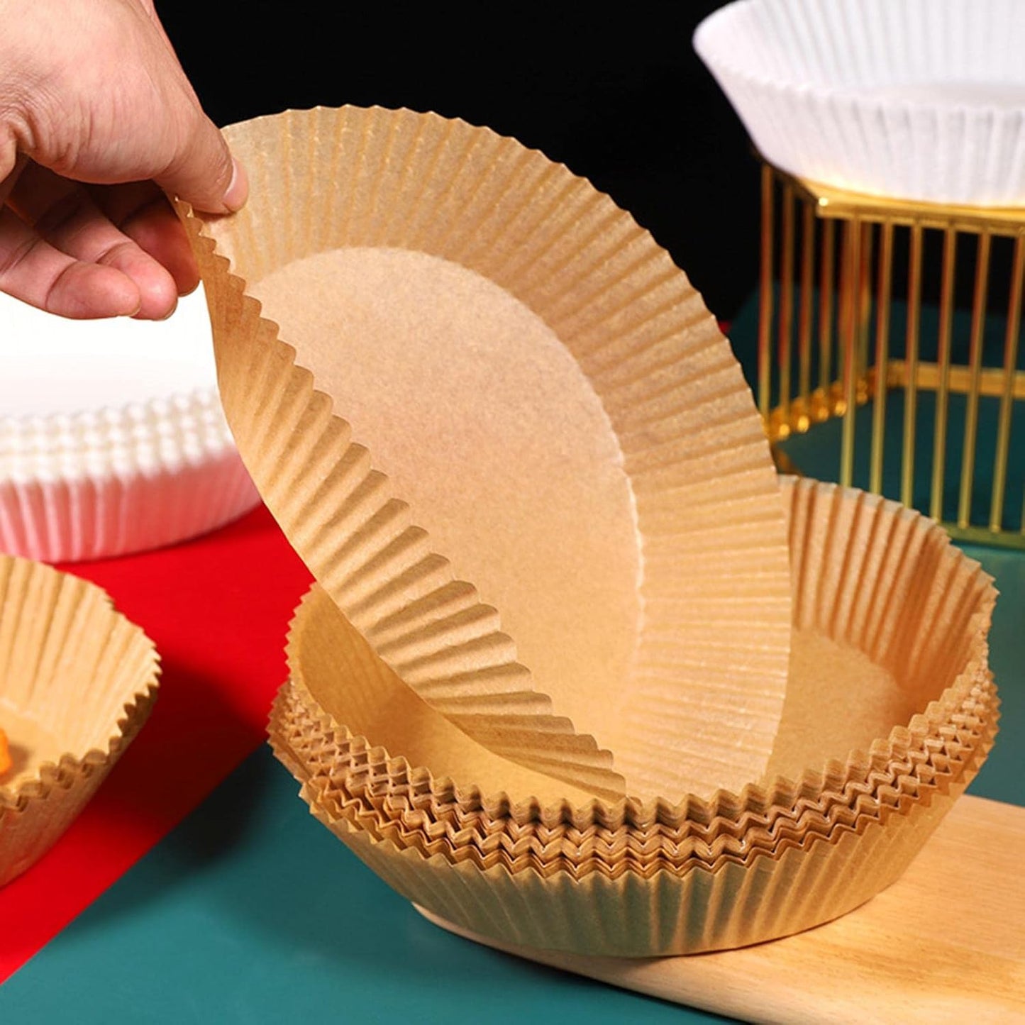 Set of 50 round Wukusy air fryer disposable paper liners, 160mm x 45mm, designed for easy use and cleanup in home kitchen appliances.