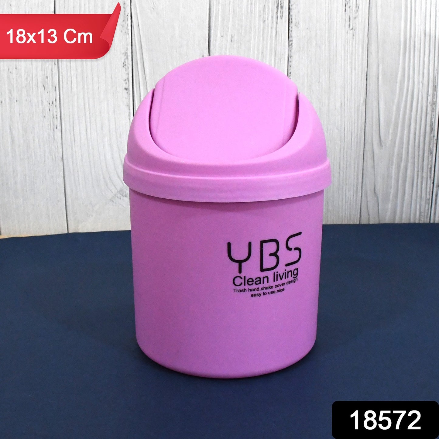Small Wukusy mini trash can with lid, compact 18x13 cm, ideal for home use, made of durable plastic.