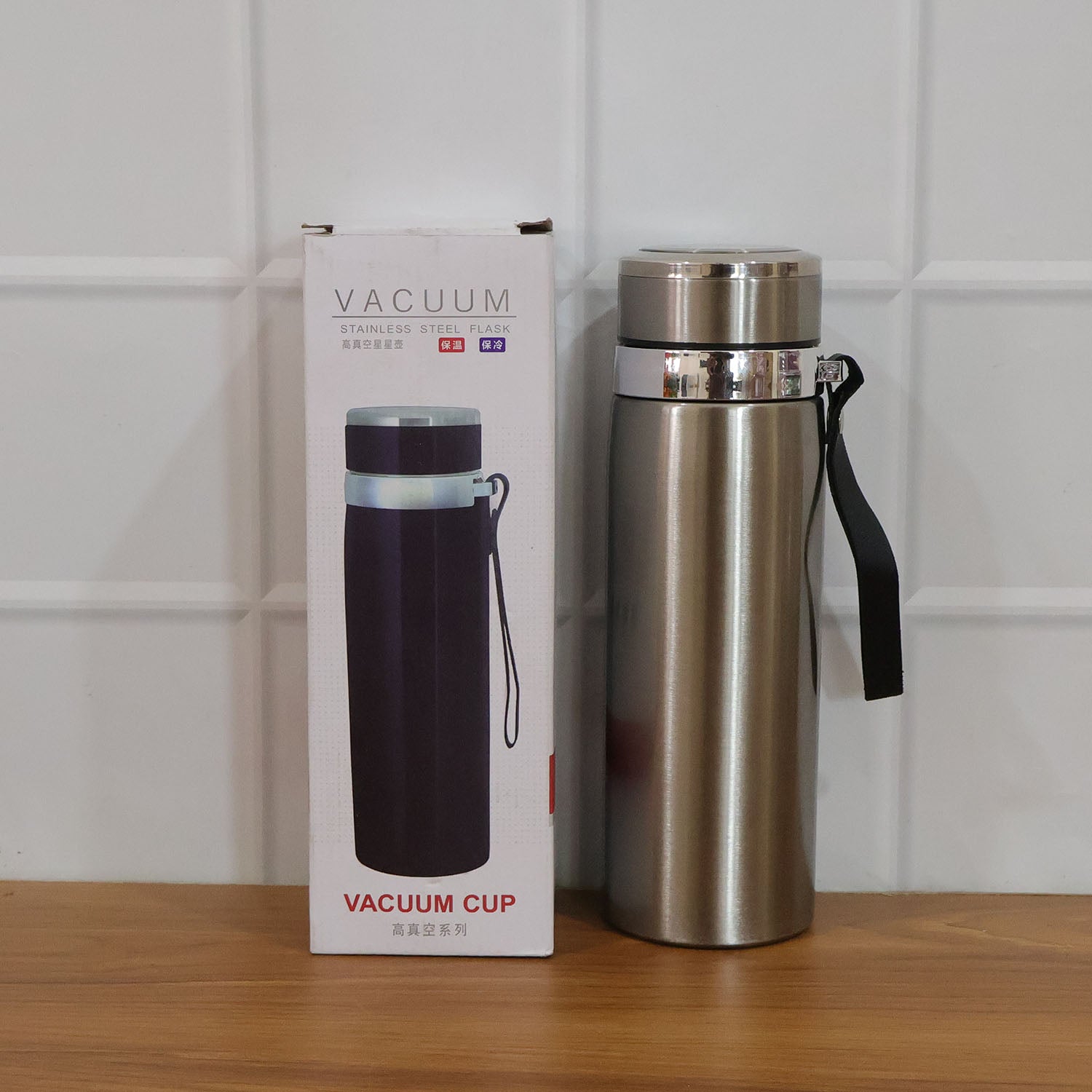 Wukusy stainless steel vacuum insulated flask bottle with leakproof lid, 800ml capacity, on a white background