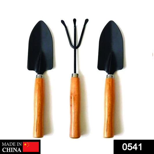 Set of three Wukusy small hand cultivator, trowel, and garden fork for gardening and soil cultivation, compact and durable hardware tools.