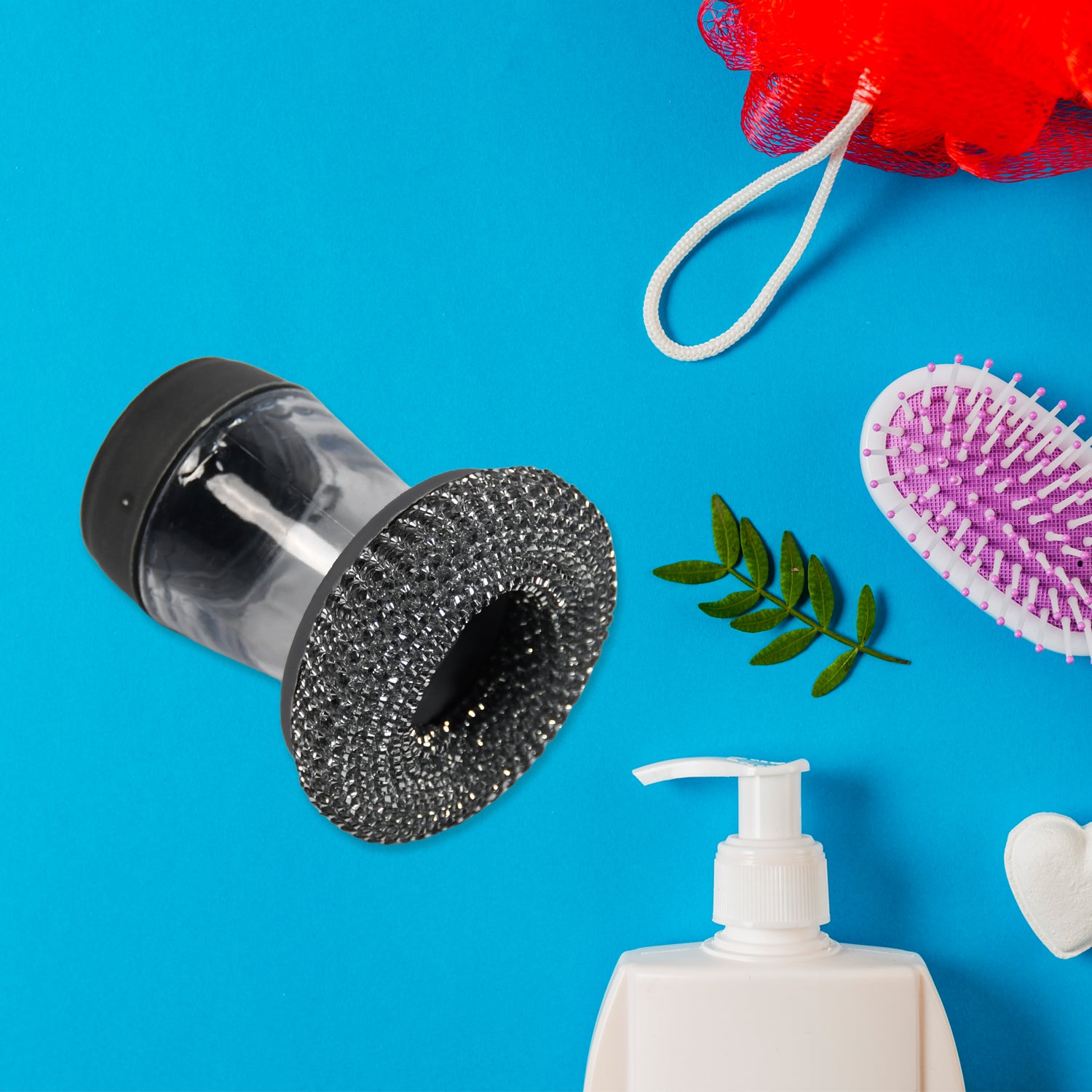 Wukusy soap dispensing palm brush for dishes, with a built-in liquid soap dispenser for cleaning pots and utensils.