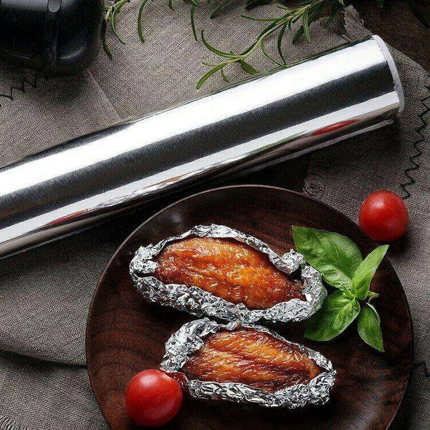 Wukusy 5990 heavy-duty aluminum foil roll, non-stick, 9 meters, ideal for baking and grilling in home kitchen use.
