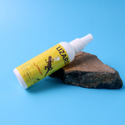 Wukusy lizard repellent spray bottle, 100ml, for home pest control, with a spray nozzle on a white background.