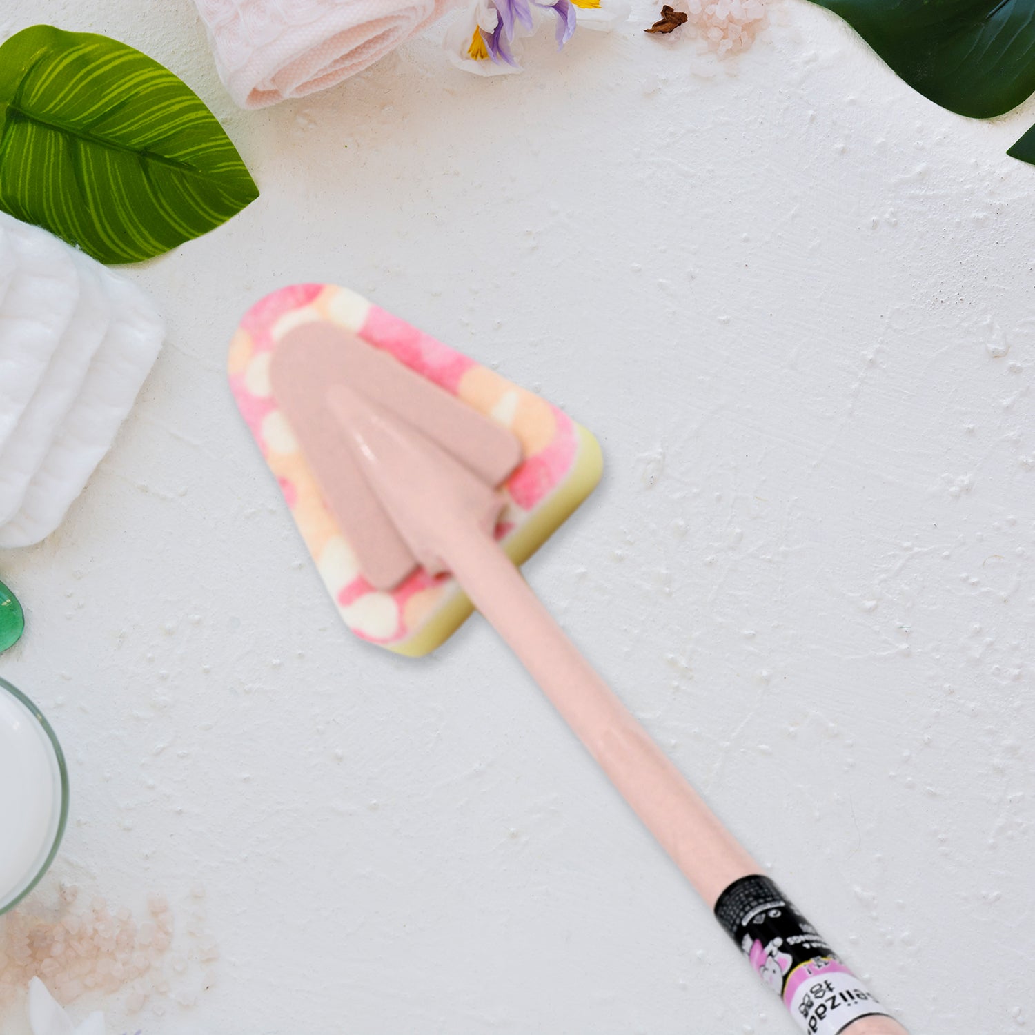 Wukusy 7223a universal triangular kitchen sponge and bathroom brush handle for cleaning kitchen, bathroom, and dining surfaces.