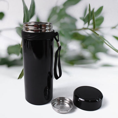 Wukusy stainless steel vacuum thermos flask bottle, 700ml capacity, with sleek silver finish and secure lid for hot or cold drinks.