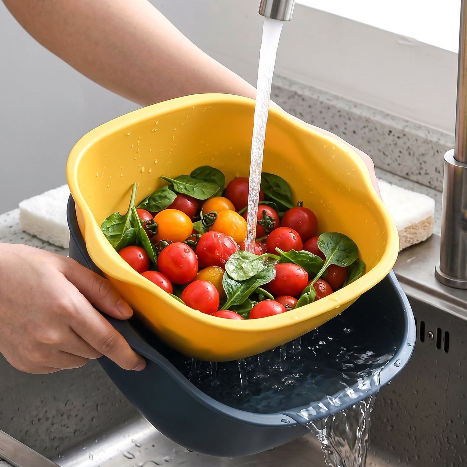 Wukusy 2-in-1 plastic washing bowl with drain basket for laundry and cleaning, featuring a sturdy design and integrated drainage system.