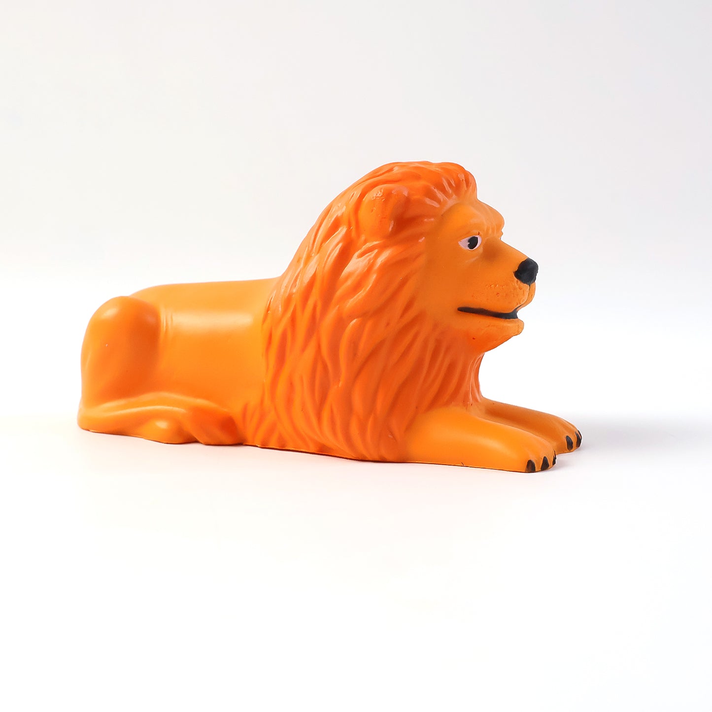 Wukusy Premium Oranje Plak Leeuw Lion car dashboard toy, vibrant orange lion figurine for vehicle interior decoration.