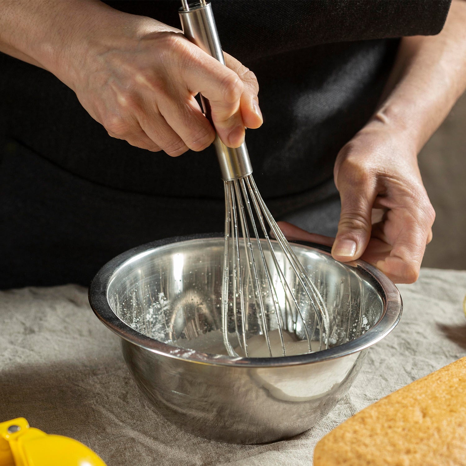 Wukusy Supermom stainless steel wire whisk for mixing and beating in home kitchen, with durable handle and multiple wire loops