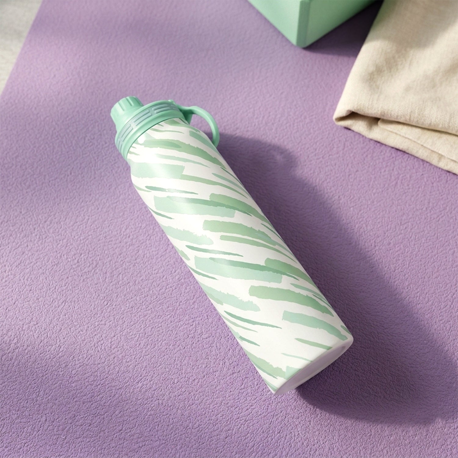 Wukusy Pexpo Austin Art stainless steel water bottle, 1000ml capacity, with colorful artistic design and secure screw-top lid.