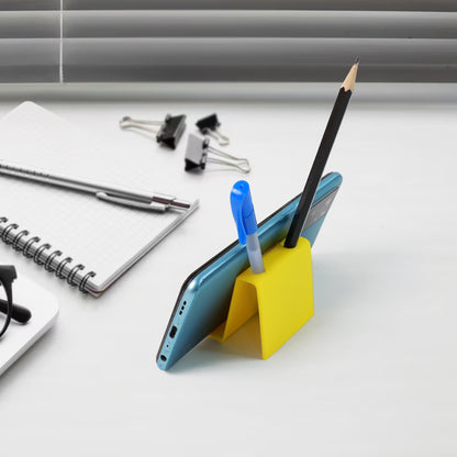 Multifunctional plastic mobile phone stand and pen holder in mixed colors by Wukusy, suitable for desk organization.