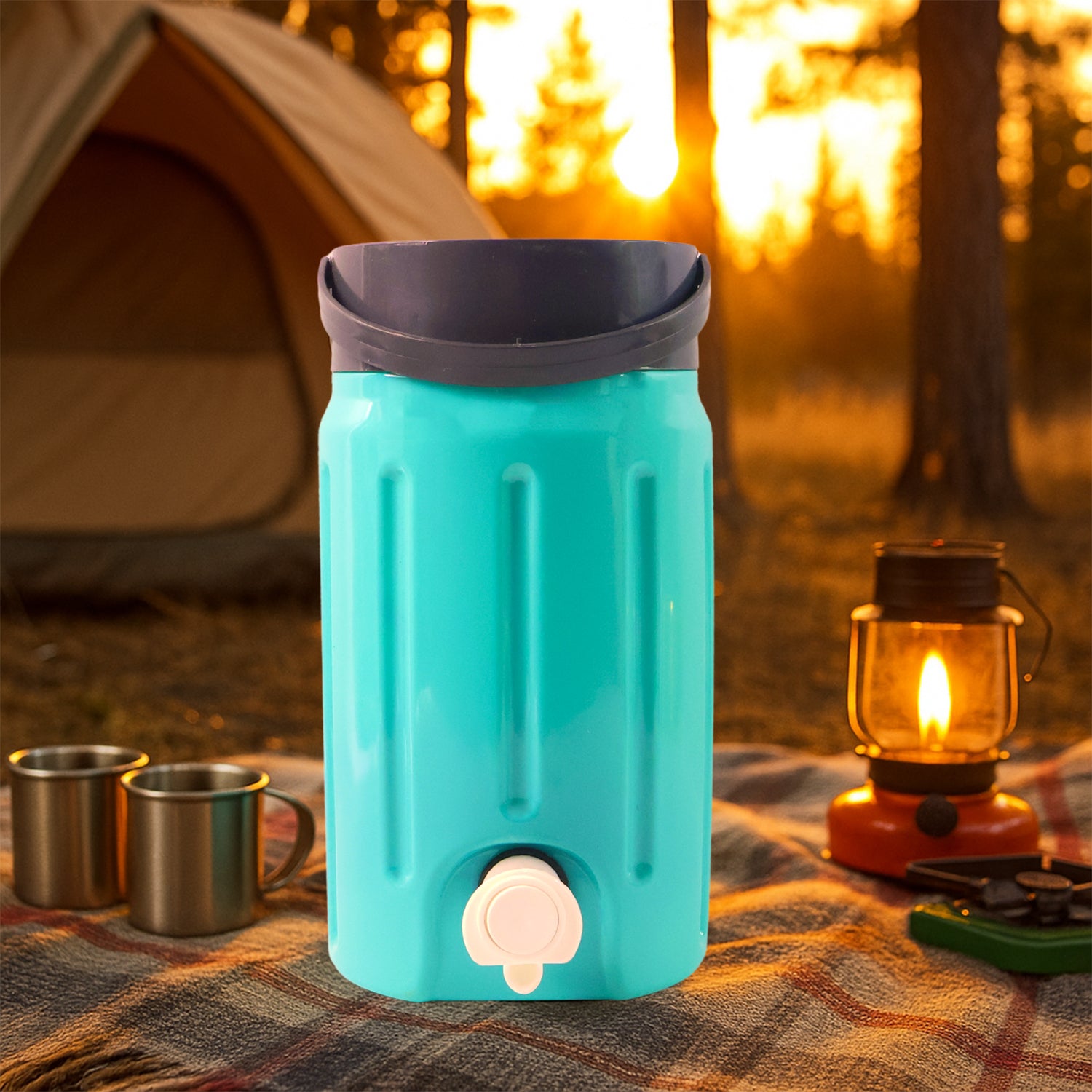 Wukusy 2-litre crystal water jug made of clear glass with a handle and spout for easy pouring, suitable for home use