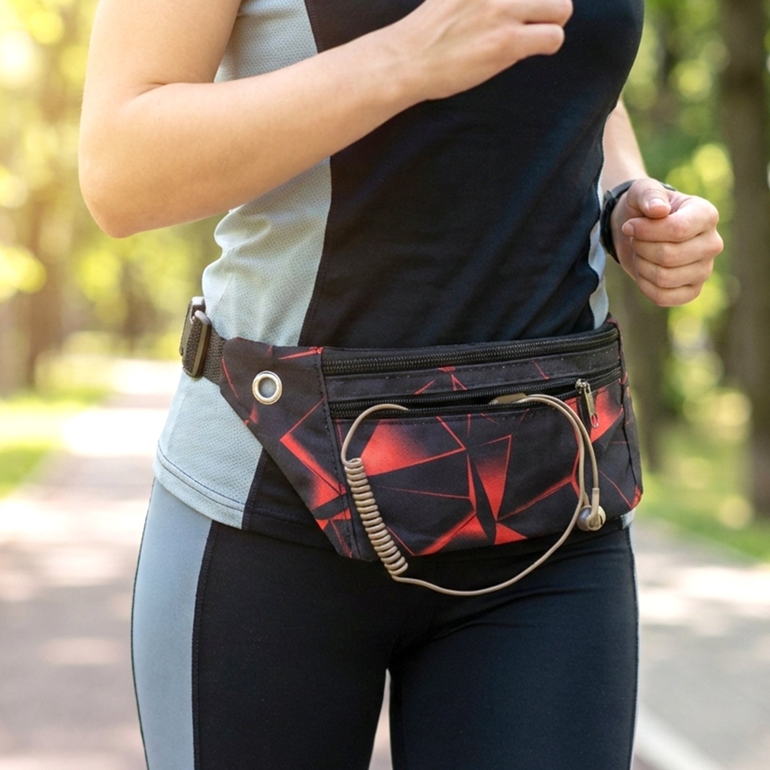 Adjustable sports waist pouch by Wukusy with a black strap and zipper pocket, suitable for running or outdoor activities.
