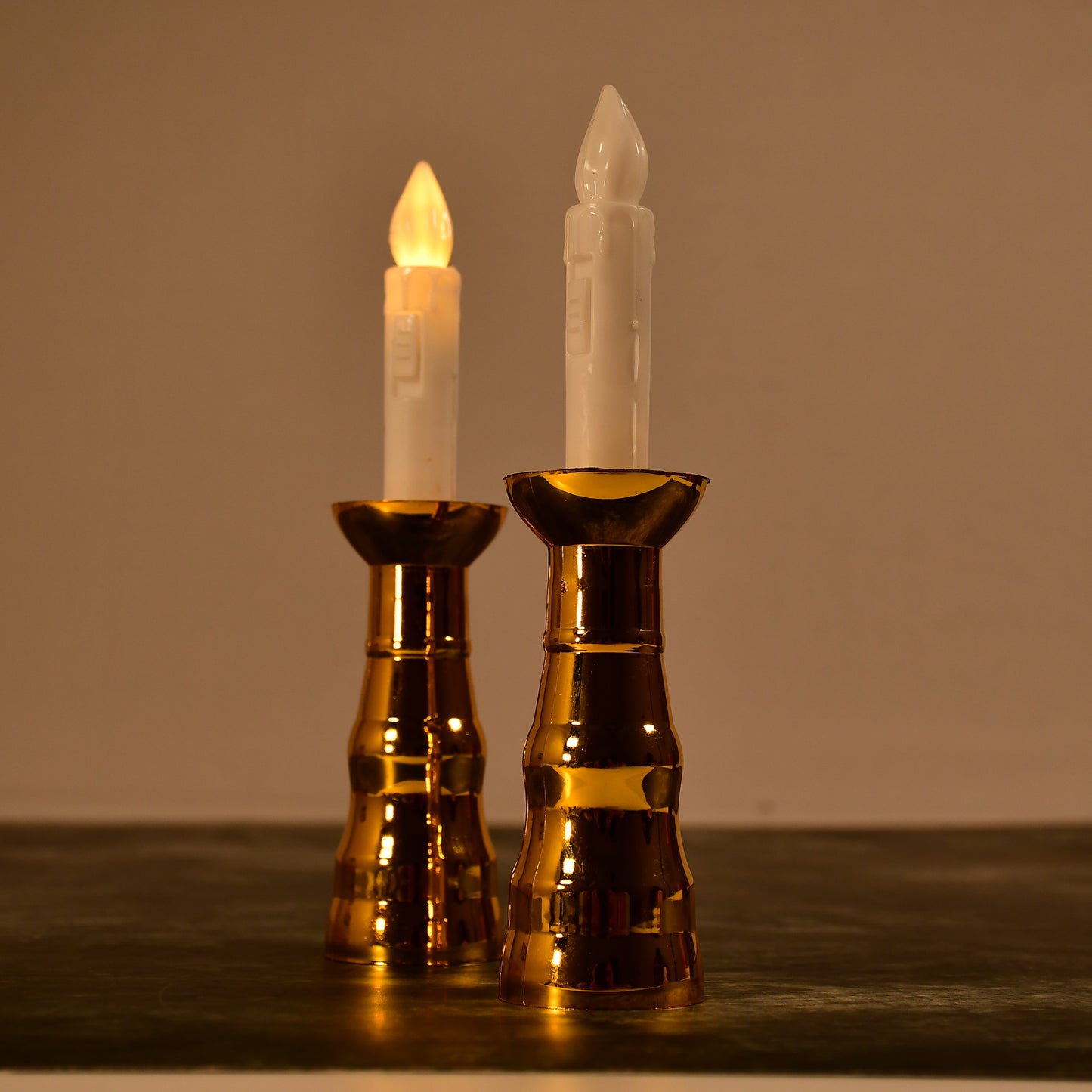 Wukusy 6560 LED candle lights, two flameless lamp candles for indoor window decoration, wedding, and party decor.