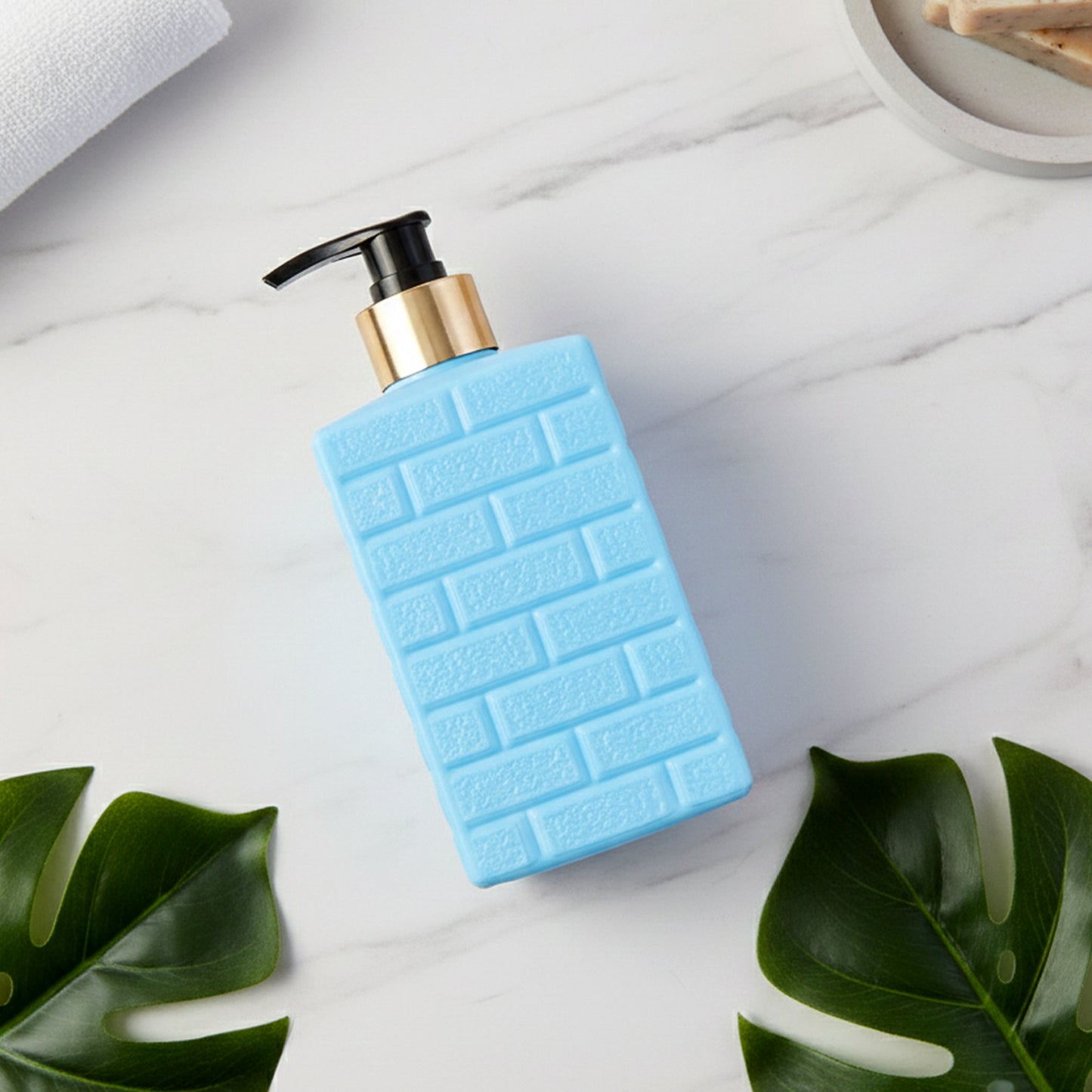 Wukusy plastic soap dispenser pump bottle showing a white pump attached to a clear plastic container for liquid soap.