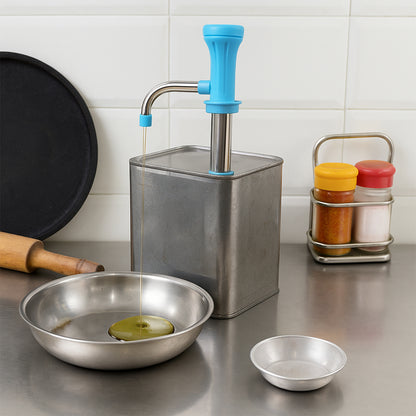 Wukusy Supermom manual stainless steel oil pump dispenser with handle, designed for precise oil pouring and easy use.