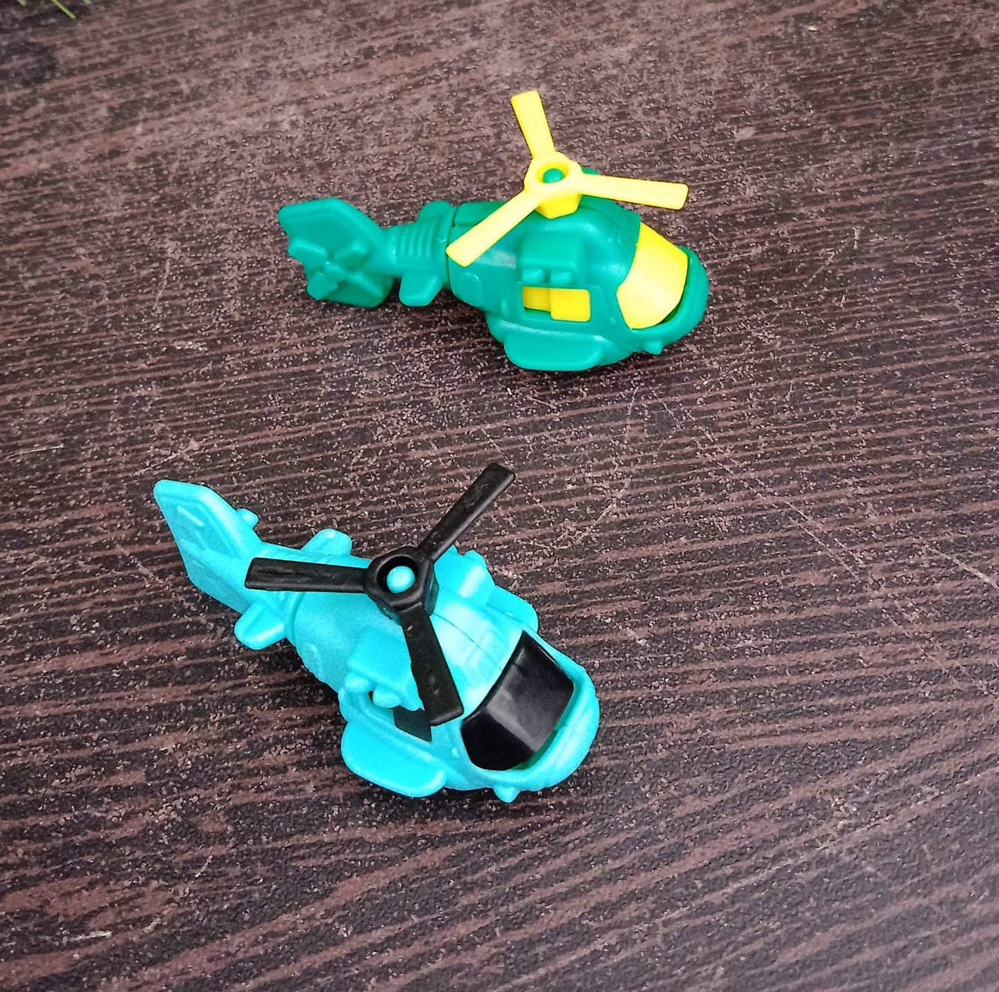 Wukusy small DIY helicopter toy for kids with rotating tail and wings, suitable for creative play and STEM learning.
