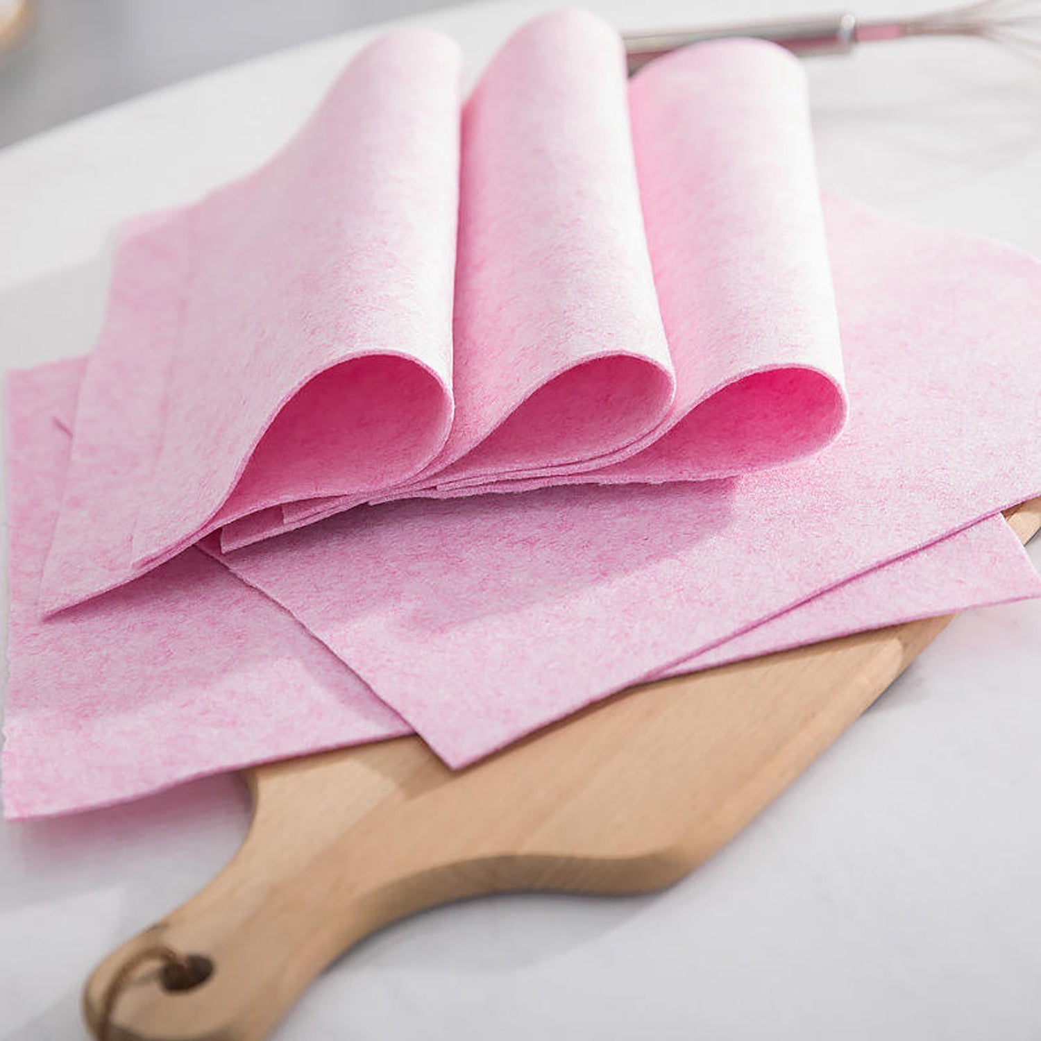 Two Wukusy super absorbent cleaning cloths shown in blue and white, ideal for kitchen and household cleaning tasks.