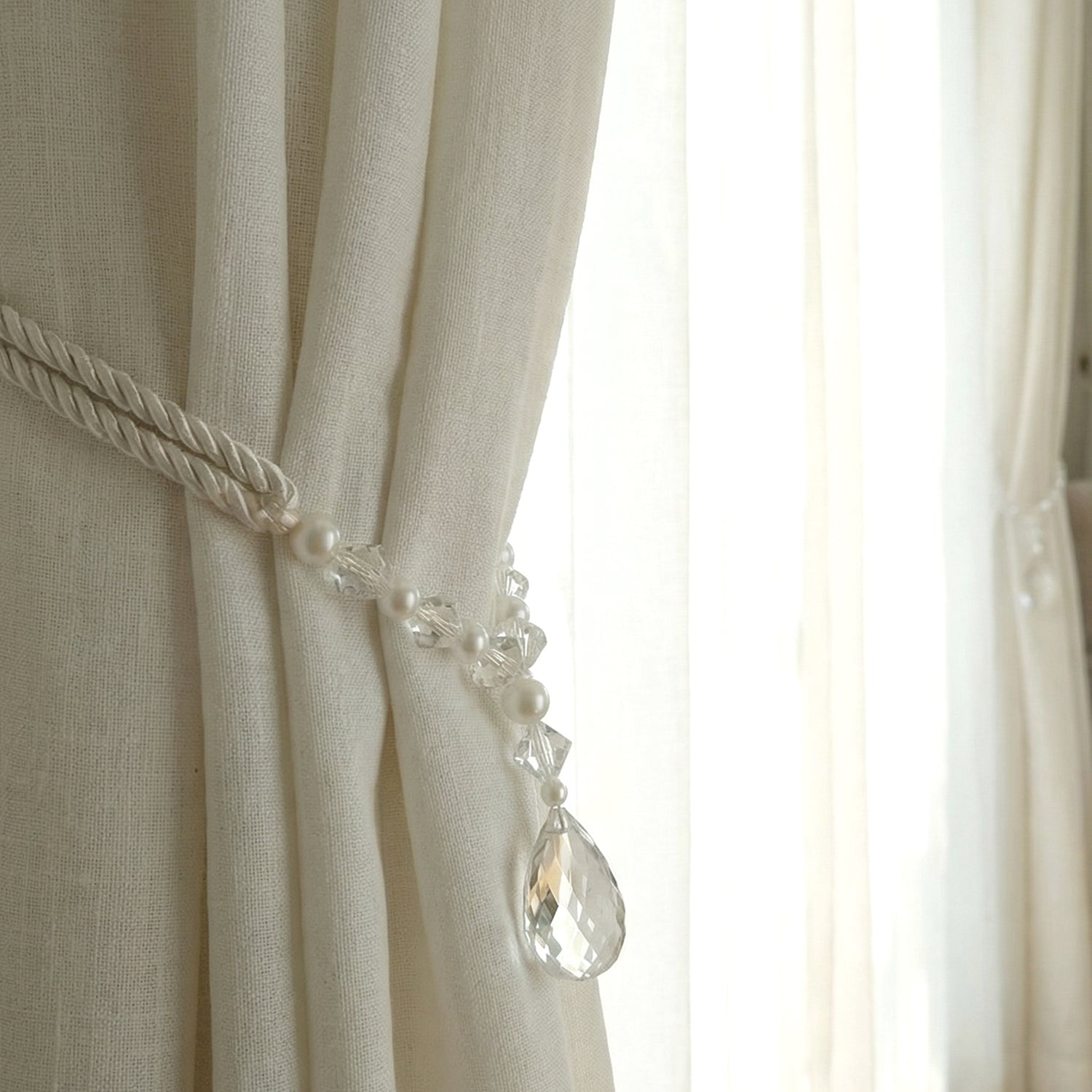 Wukusy luxury crystal beaded curtain tieback with sparkling beads and elegant design, perfect for decorative window accents.