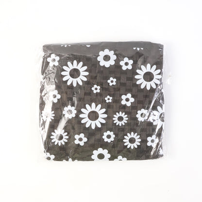 Wukusy premium LPG cylinder cover, 60x53 cm, protecting a standard LPG gas cylinder in black fabric with zipper closure.